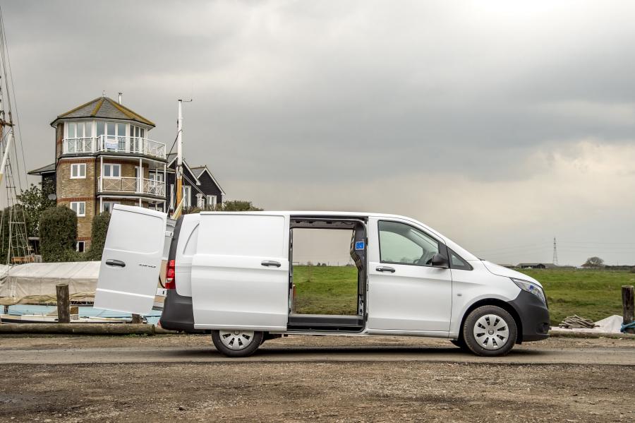 Mercedes-Benz Vito Panel Van 2015 года  (UK) (фото 10 из 30)